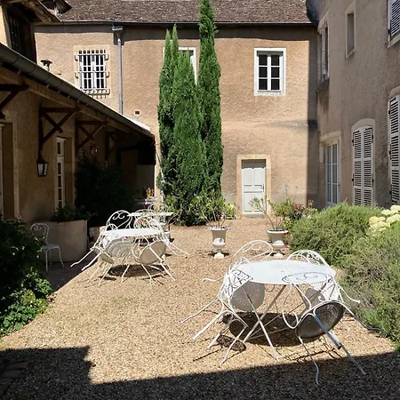Les Vignes Blanches Beaune (Cote d'Or)