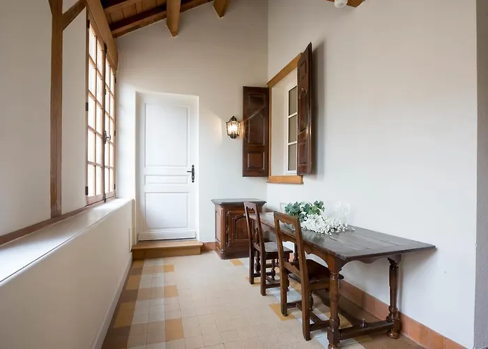 Les Vignes Blanches Beaune (Cote d'Or)